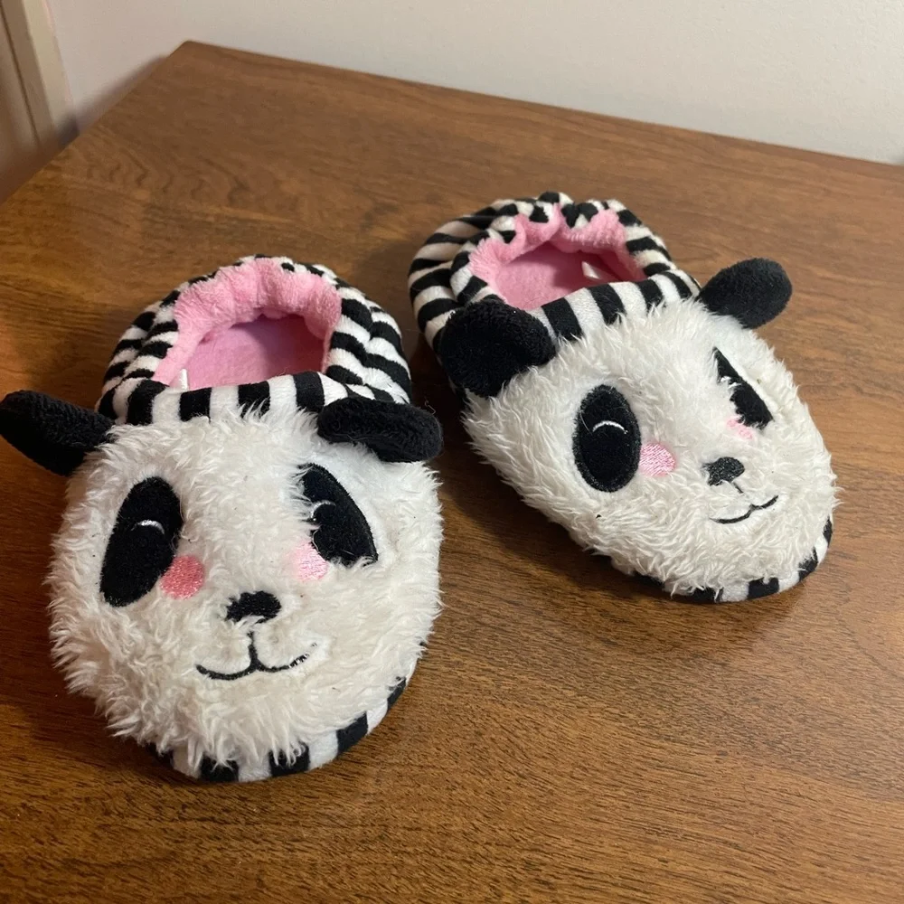 Panda Kids Slippers - Black and‎ White, Size 5-6/Small